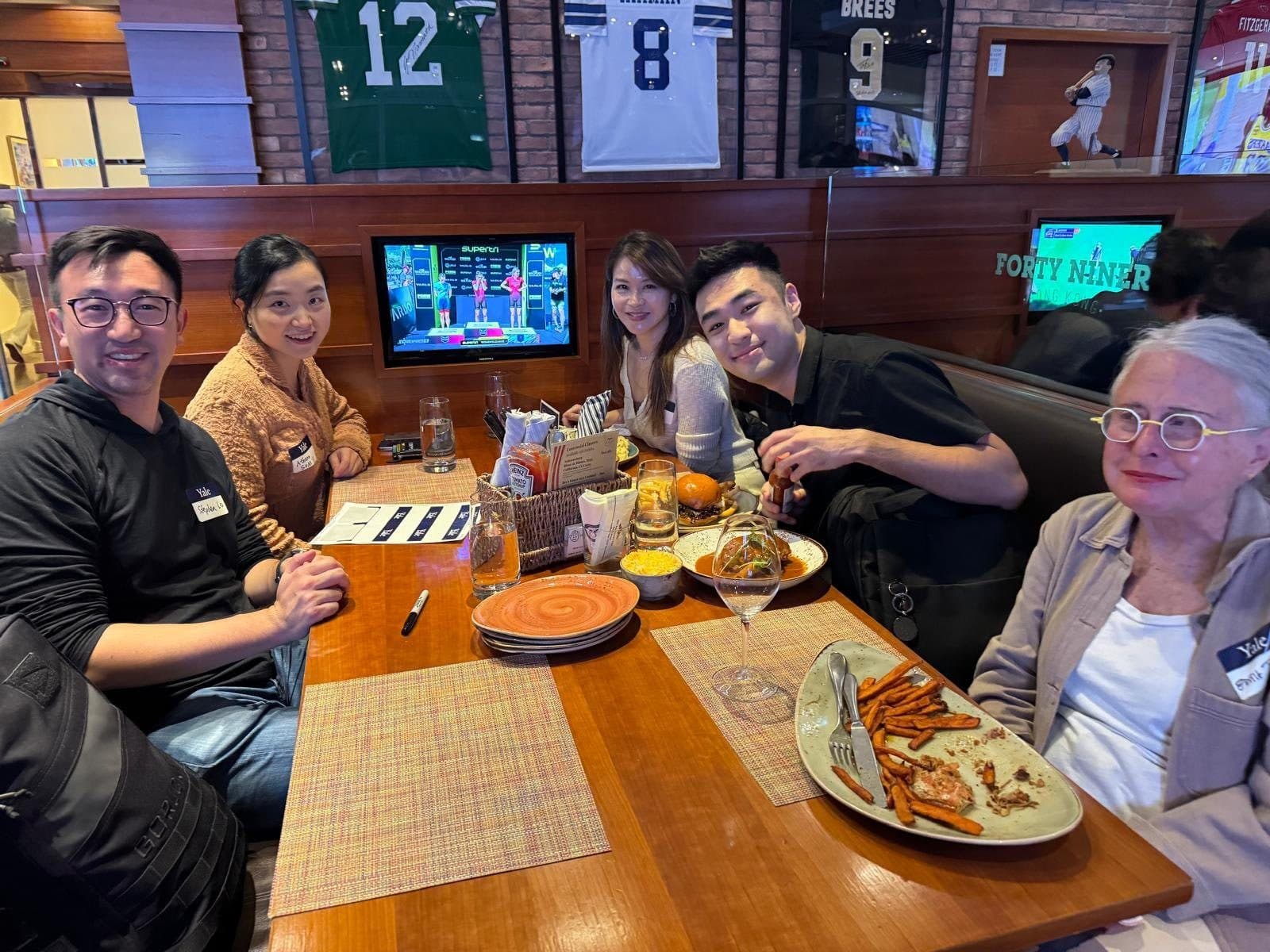 Yale alumni gathered around a table at Feb Club Emeritus in Hong Kong